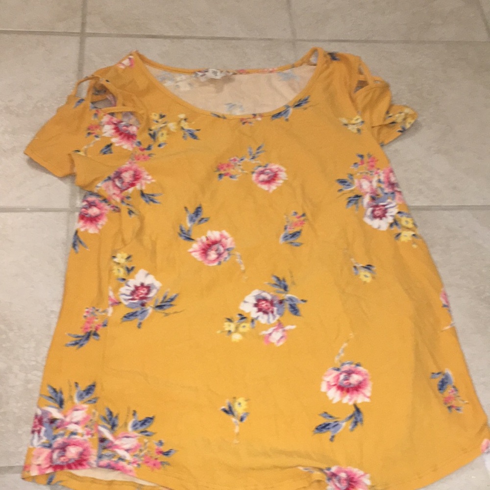 Mustard floral shirt 🌸